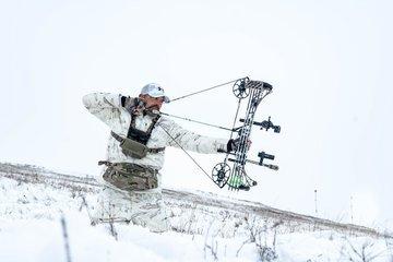 Lee heads north to battle both Mother Nature and giant Alberta mule deer.