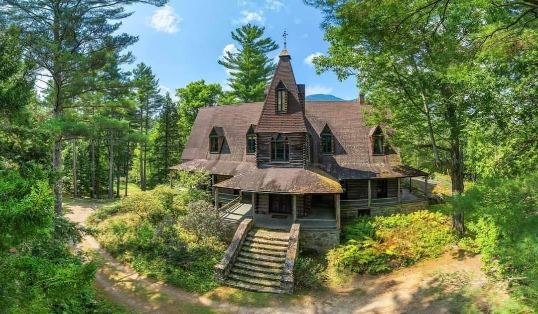 41 Airport Rd, Keene Valley, NY 12943