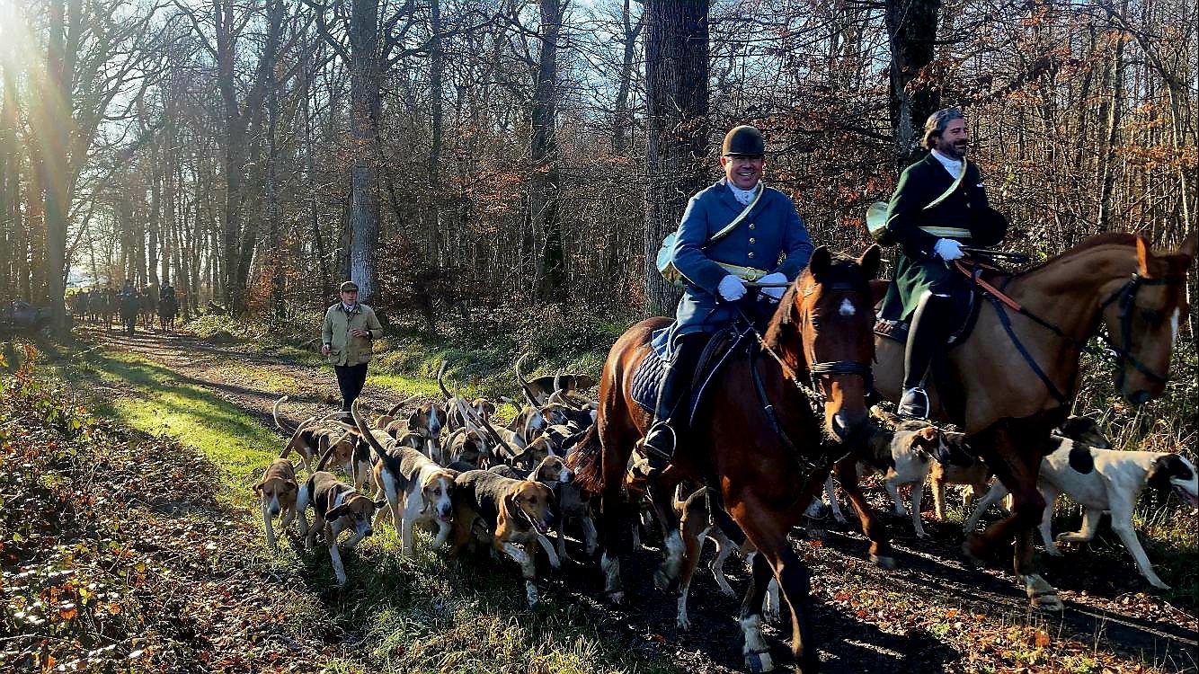 Équipage du Rallye Chapeau couplé avec l équipage Saint Romain, en forêt du Bourbonnais (03 France)