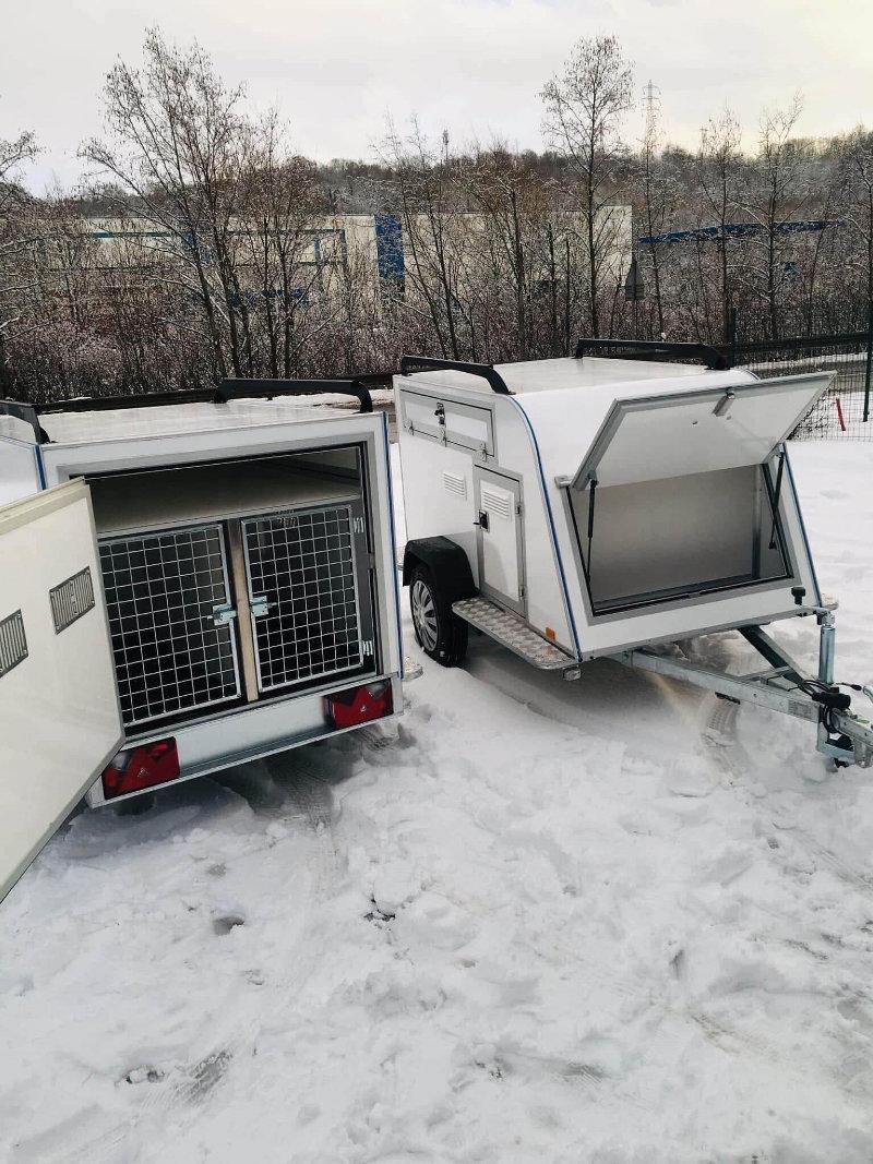 Bonjour a vendre remorque a chien ISOLER 3 cases plus 2compartiment de rangement roue jockey dispo dans le 53 proche Belgique et Luxembourg vendu 2200€ttc