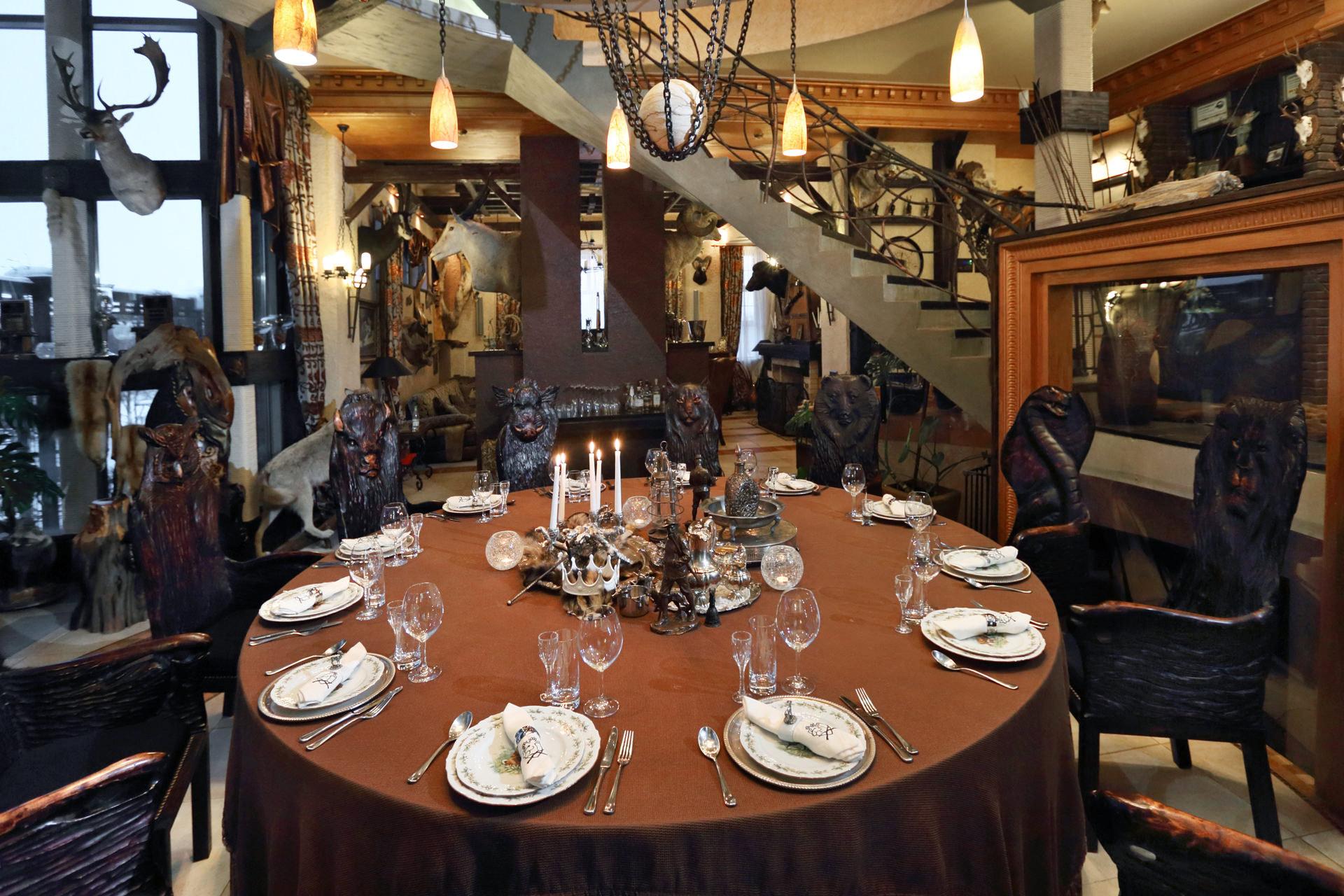 Stylish Home Interiors Featuring Hunting Trophies: Bears, Foxes, Deer, and Iconic African Wildlife