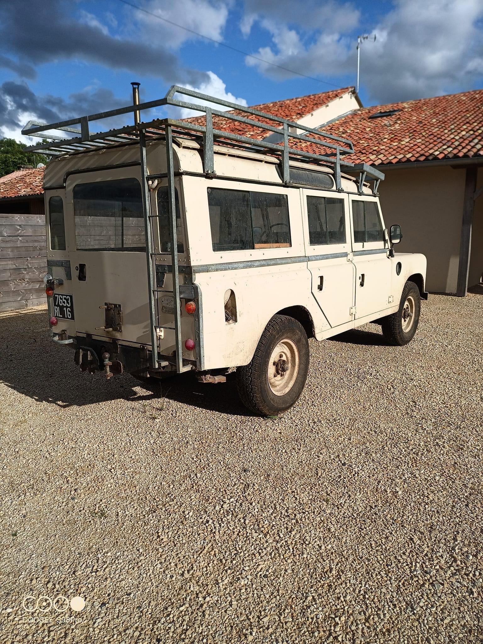 Bonjour, je vends mon Land Rover station wagon 109 série 3 de 1979.