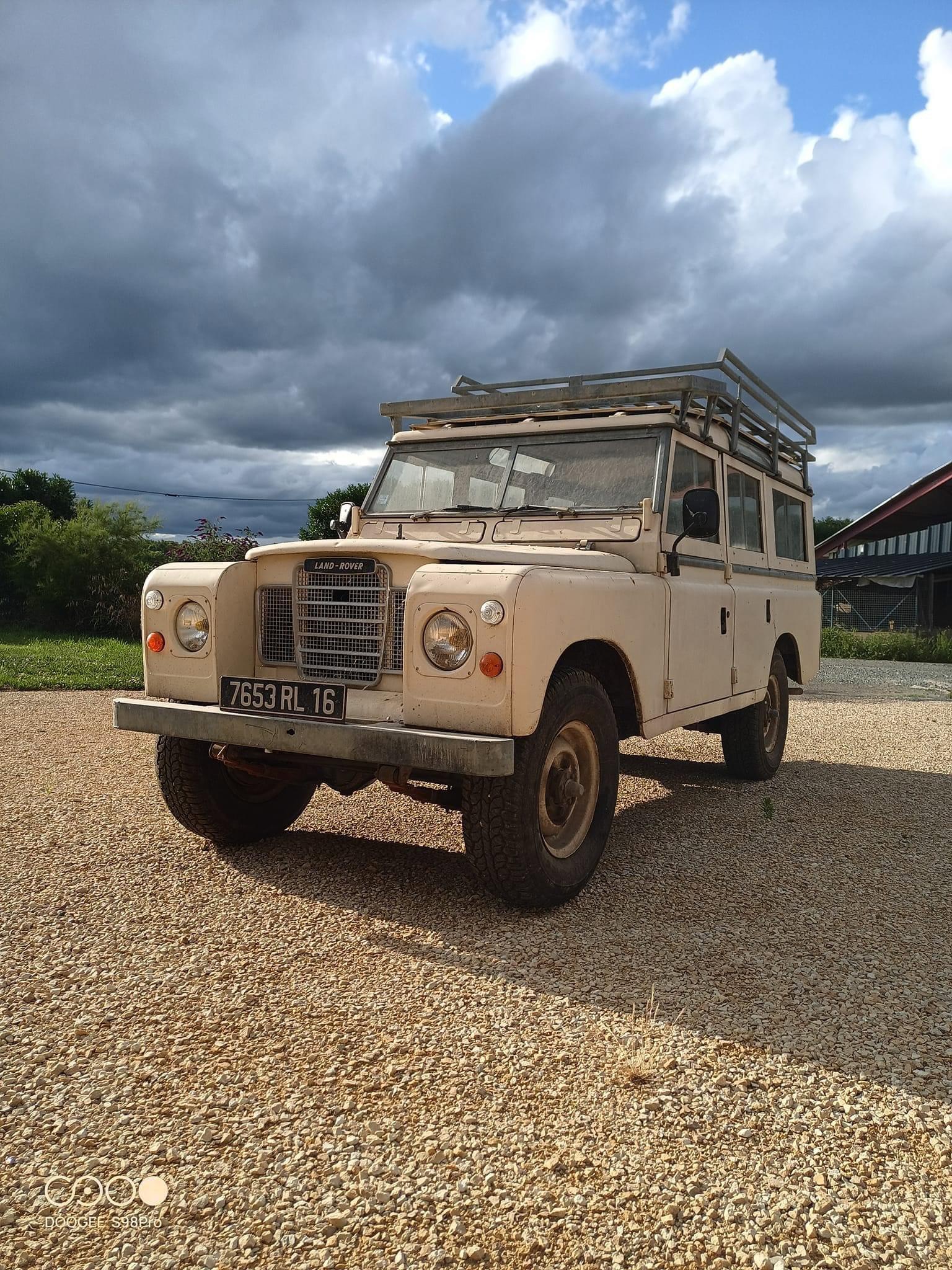 Bonjour, je vends mon Land Rover station wagon 109 série 3 de 1979.