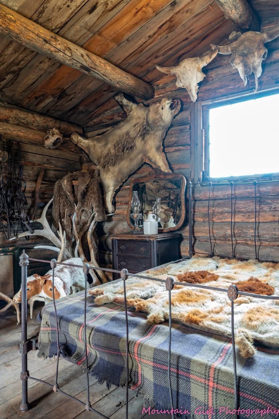 One of the old mountain man cabins at Old Trail Town.
