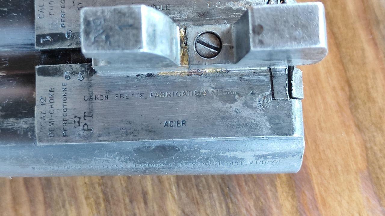 Review of the French shot gun, the ROBUST, manufactured in 1913, featuring a 12 gauge, English stock, and reinforced barrels.