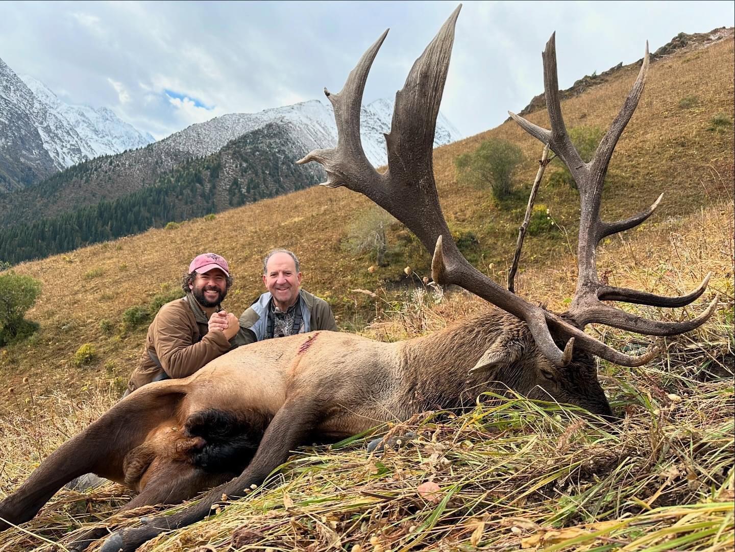 🇺🇸 An epic hunt that gave us the opportunity to explore some incredible and untouched areas, where we found not only plenty of Marals, but an adventure like no other.
