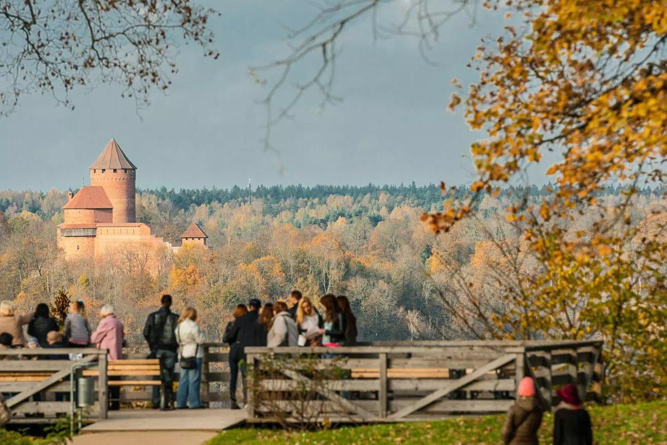 Turaidas muzejrezervātā iespējams iepazīties ar ekspozīcijām par arheoloģijas, kultūras un mākslas vēsturi, kas stāsta par notikumiem sākot jau ar 11.