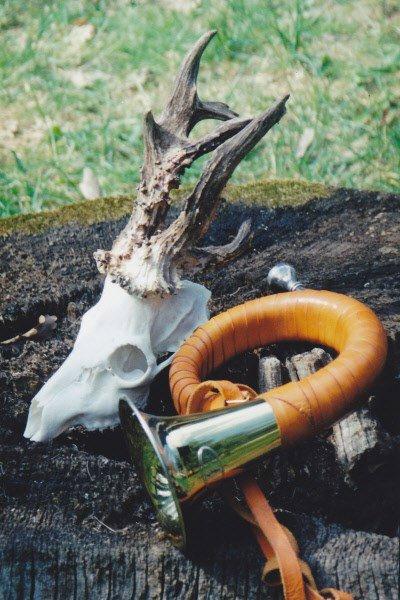 Non symmetrical roebuck trophy , 758 g net .