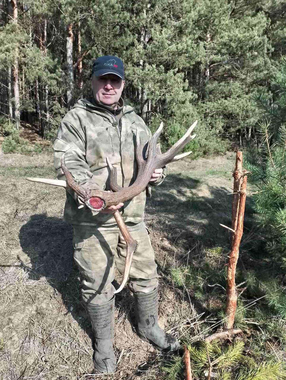 Dok motociklisti pokušavaju tražiti rogove na našim hranilištima, profesionalni lovci love na provjerenim mjestima😎