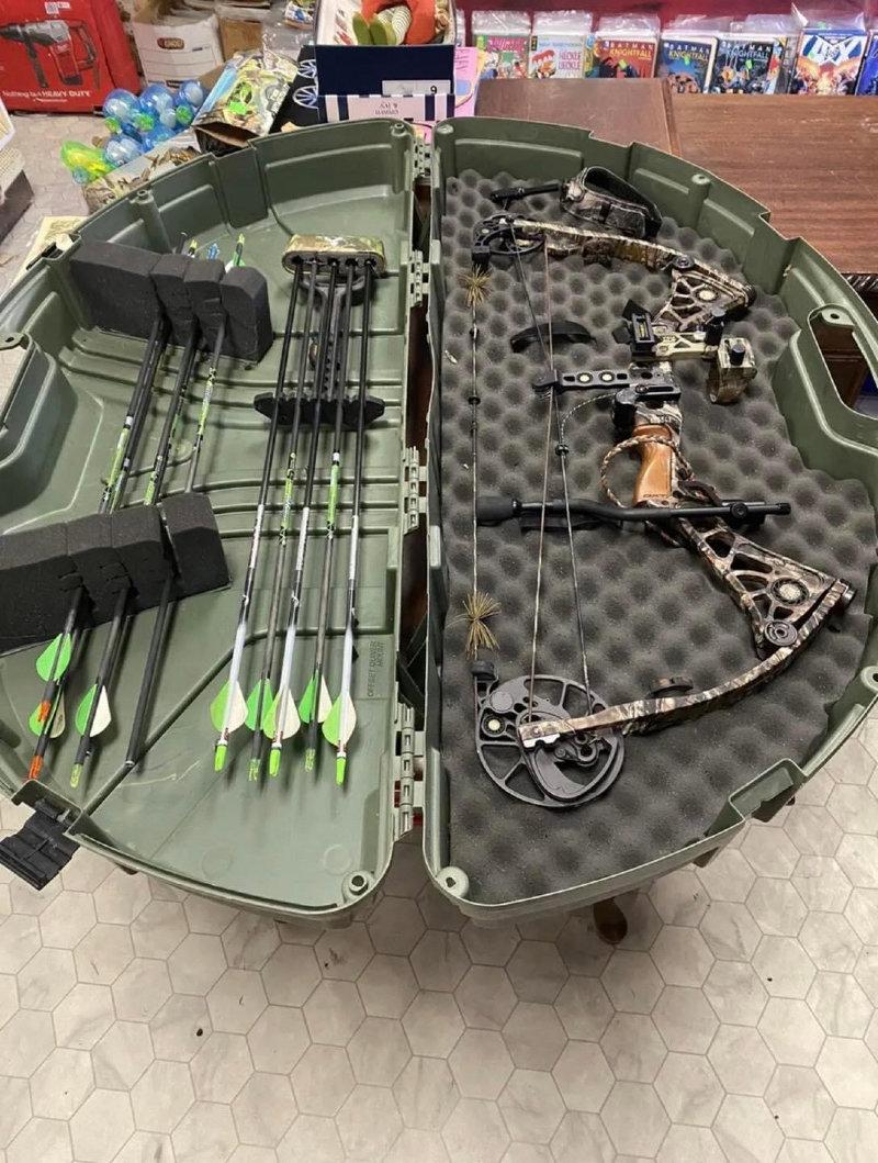 Mathews Solocam  DXT Left Handed Compound Bow 70 Draw Back Weight $500 for it.