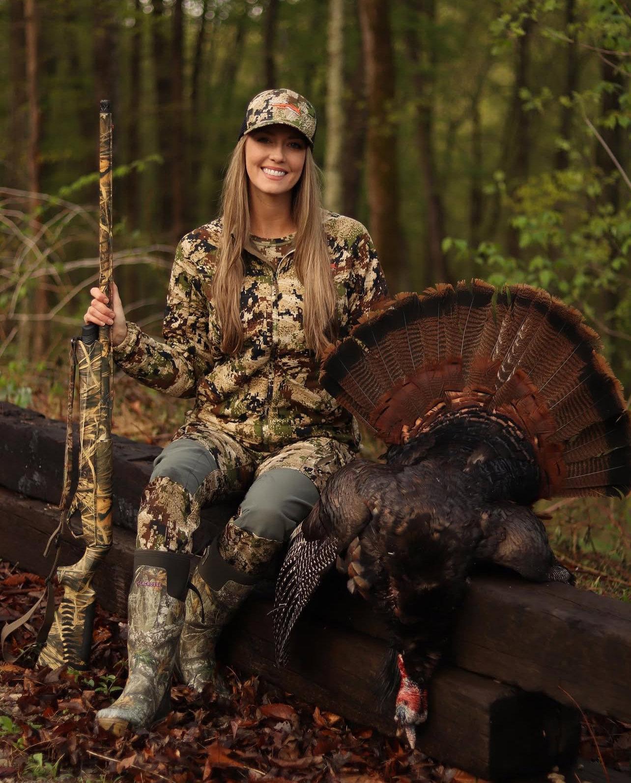 Sarah Beth Lawhorn — bow hunter, Instagram blogger, and star of women's hunting in the US