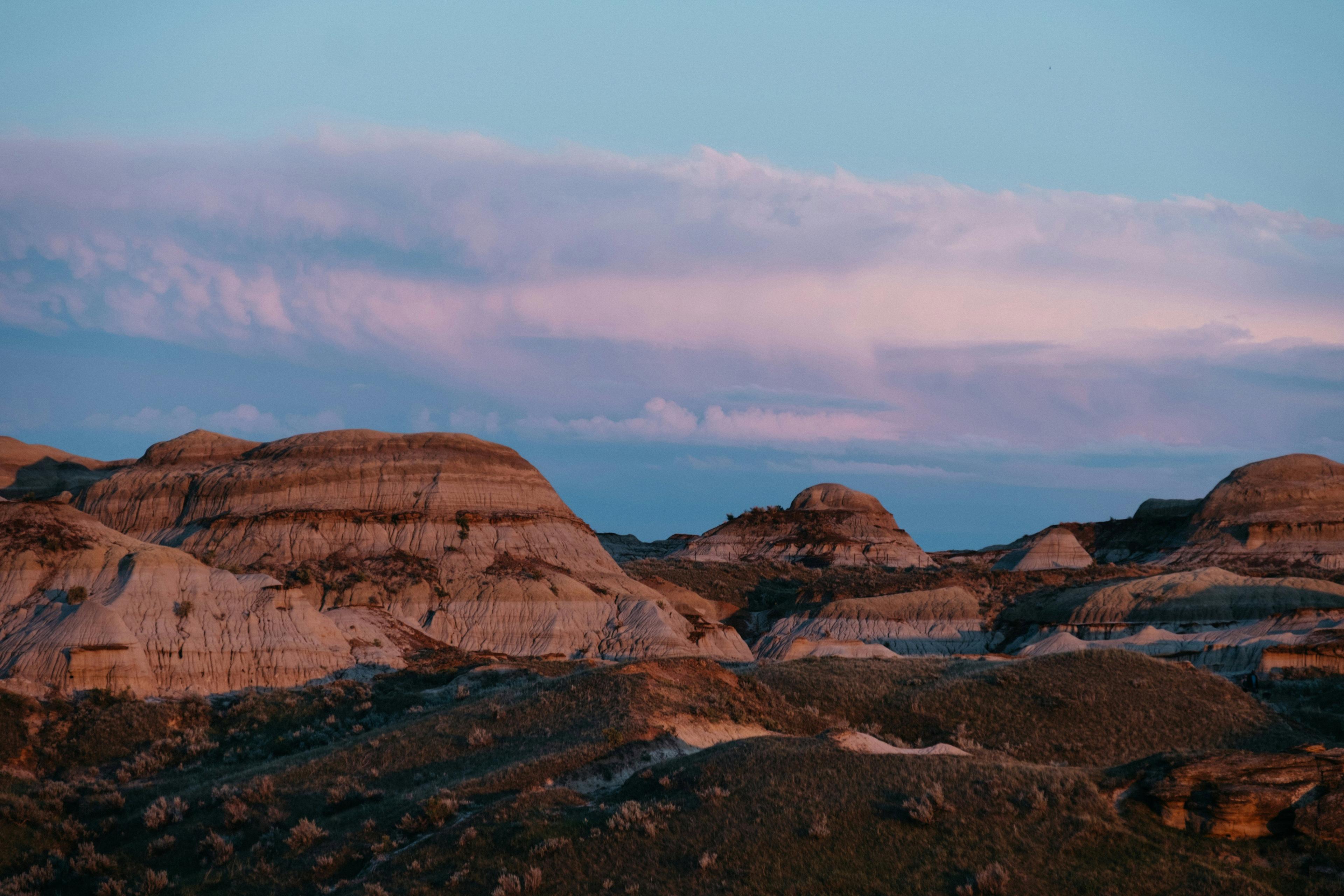 Hunting in the ALBERTA BADLANDS: A Glimpse into Seasons and Regional Traditions, Geographical characteristics, Laws, Demographics, Associations and Clubs