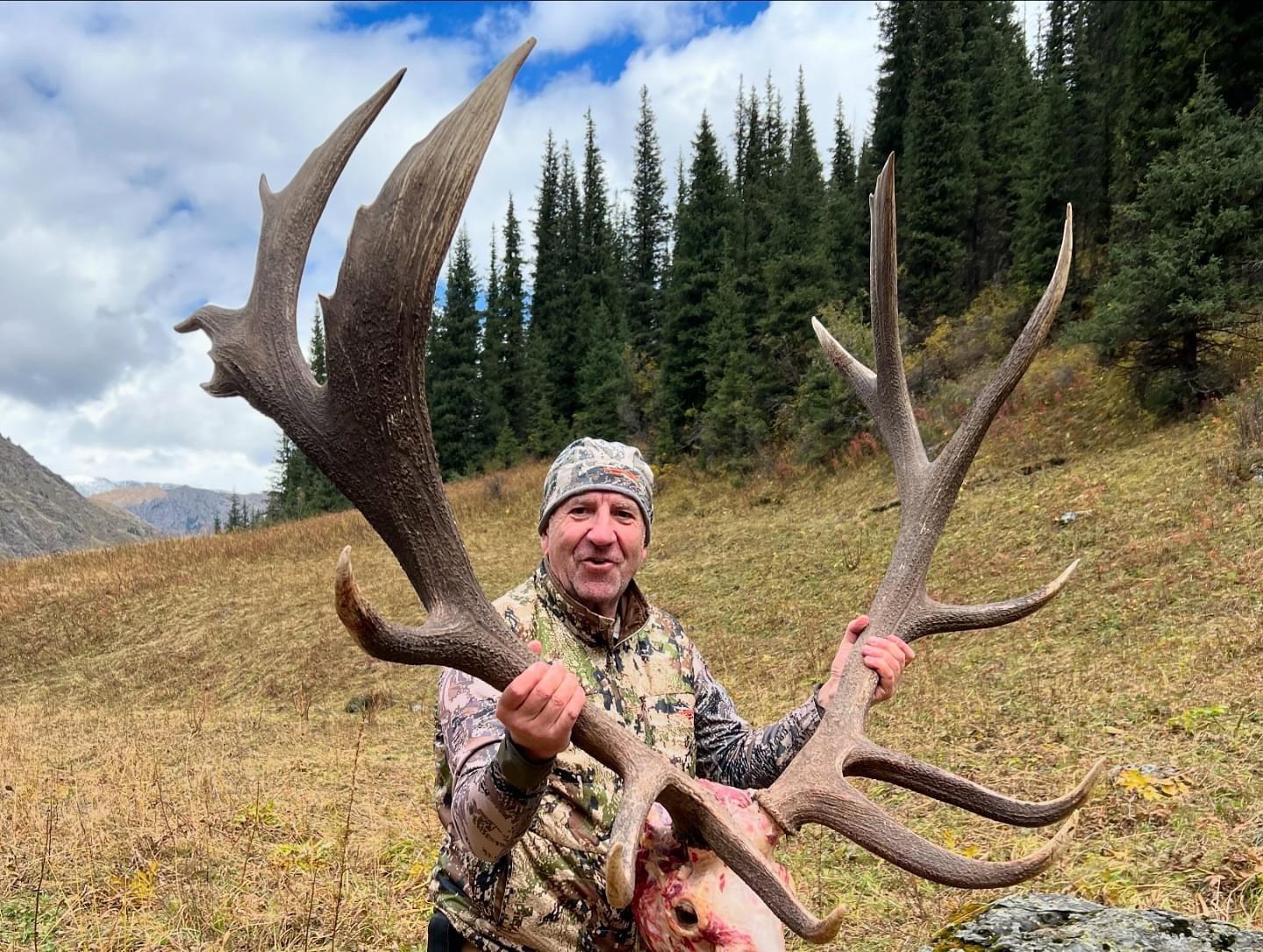 🇺🇸 An epic hunt that gave us the opportunity to explore some incredible and untouched areas, where we found not only plenty of Marals, but an adventure like no other.