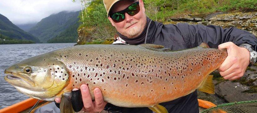 6 AMAZING PLACES TO GO FRESHWATER FISHING IN NORWAY