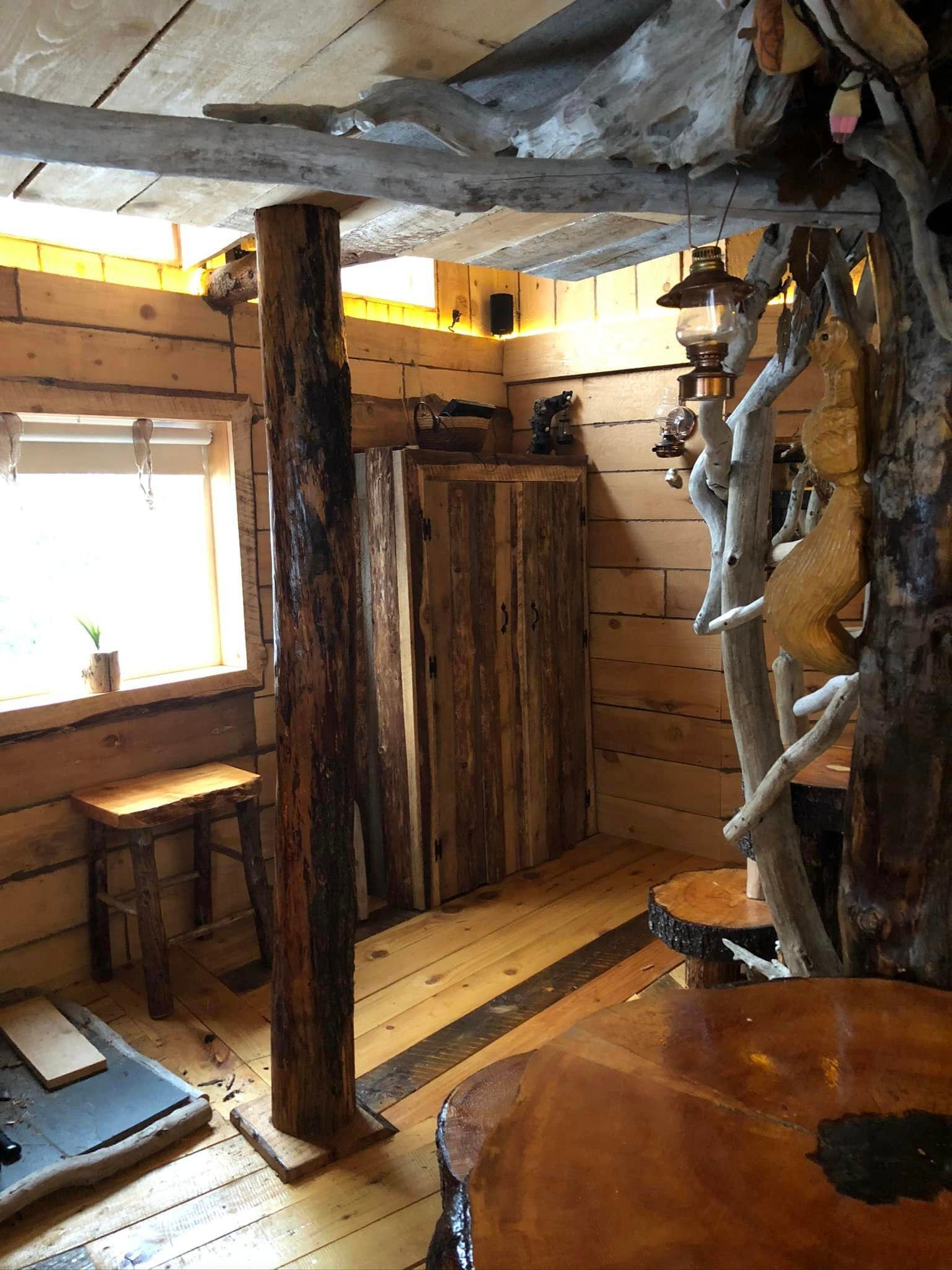 Several folks asked me to post pix of the treehouse I built here on my property.