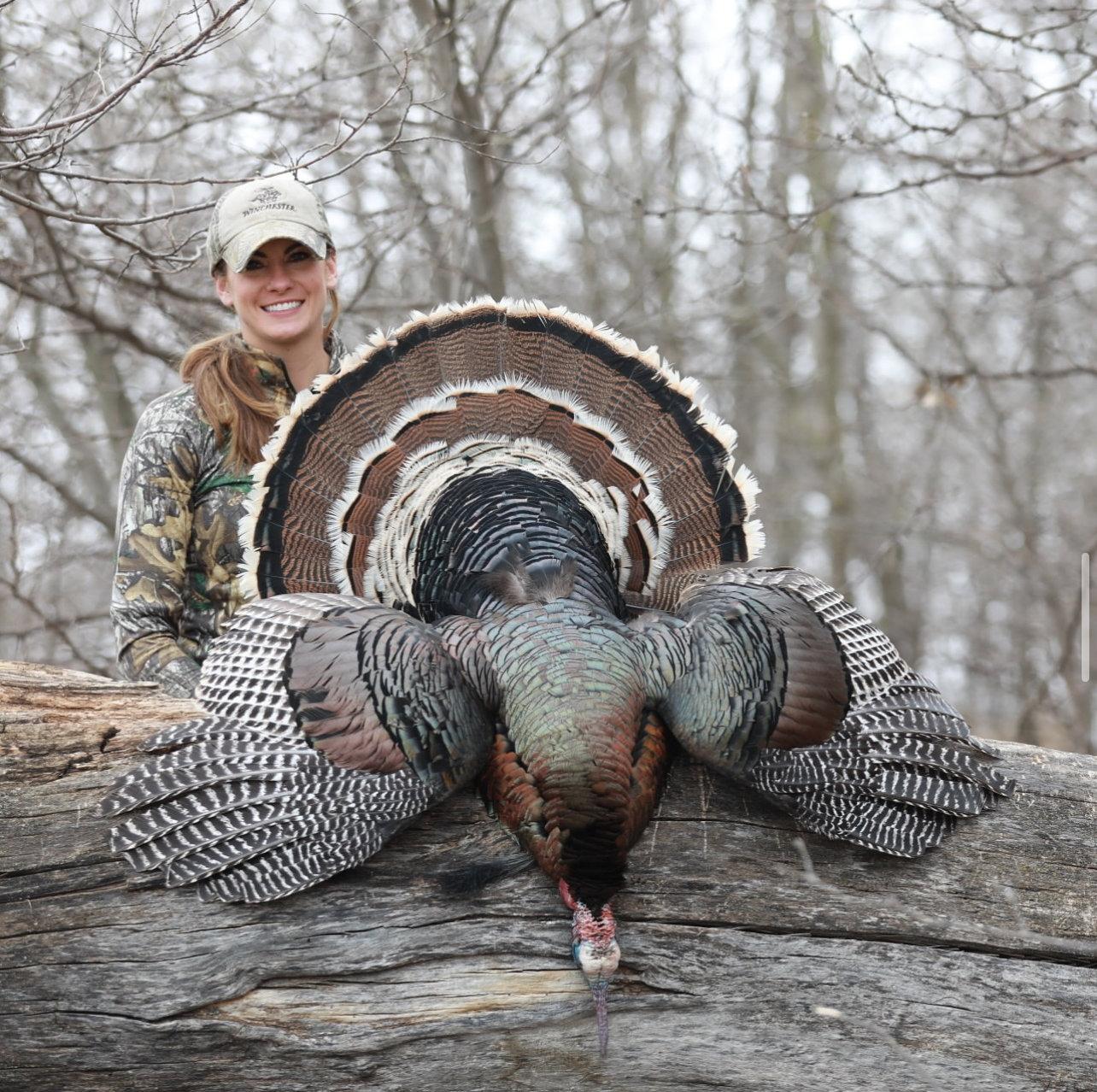 Nikki Boxler – Female Hunting Influencer & Outdoor Content Creator | Whitetail, Turkey & Big Game Hunts in NY