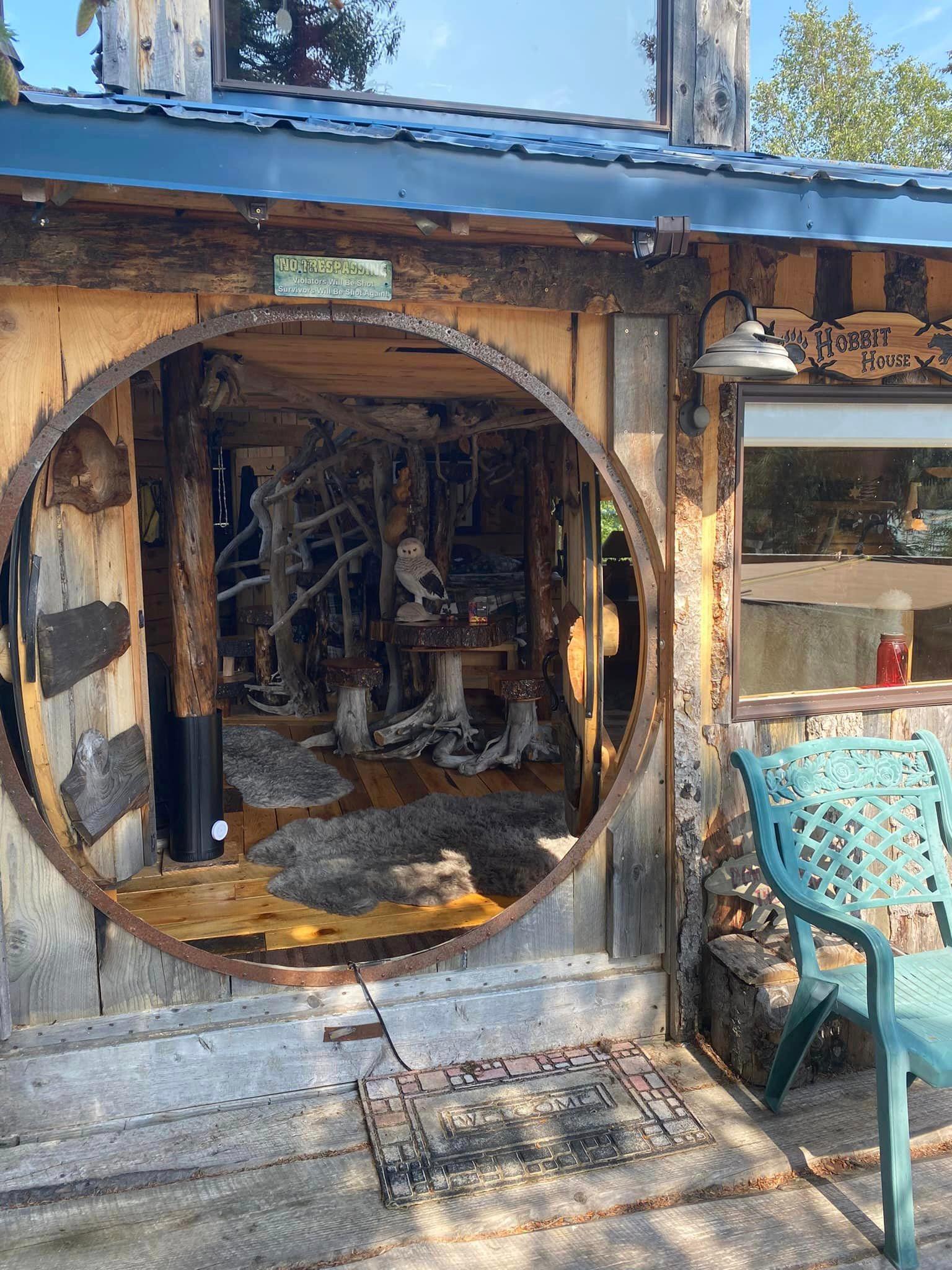 Several folks asked me to post pix of the treehouse I built here on my property.