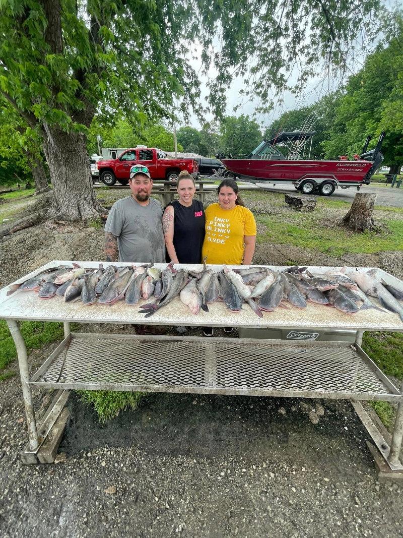 Crushed the KITTY’S!!Had repeat clients Wayne and Tiffany and there daughter in the boat for a half day of catfishing.