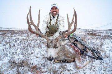 Lee heads north to battle both Mother Nature and giant Alberta mule deer.