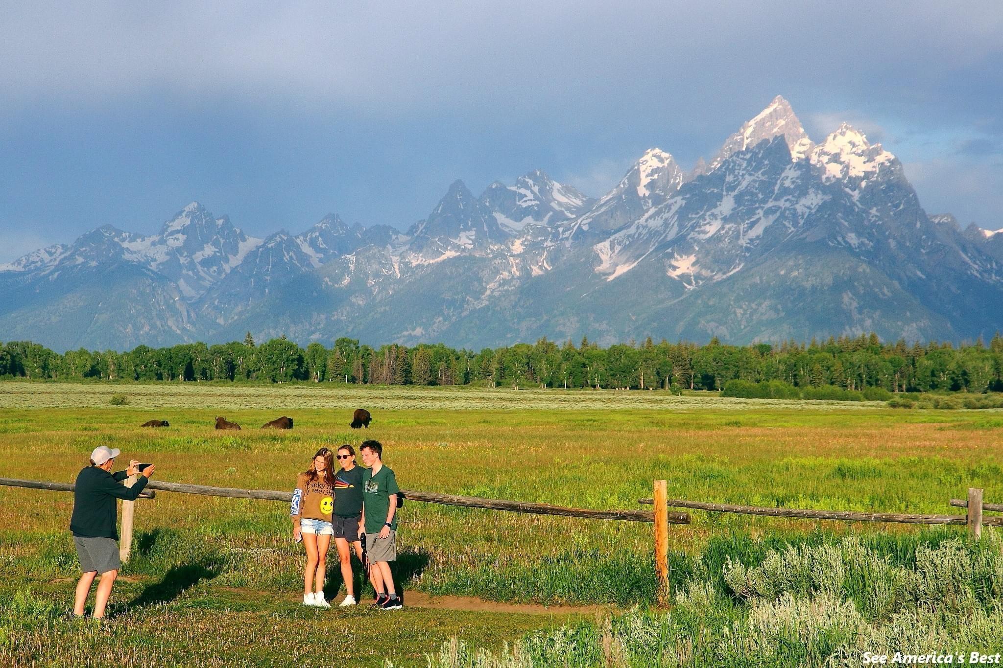 In addition to Yellowstone, the neighboring Grand Teton National Park is also worth spending your time!