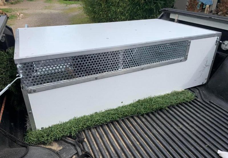 A-VENDRE  caisse pickup pour chiens de petites taille 