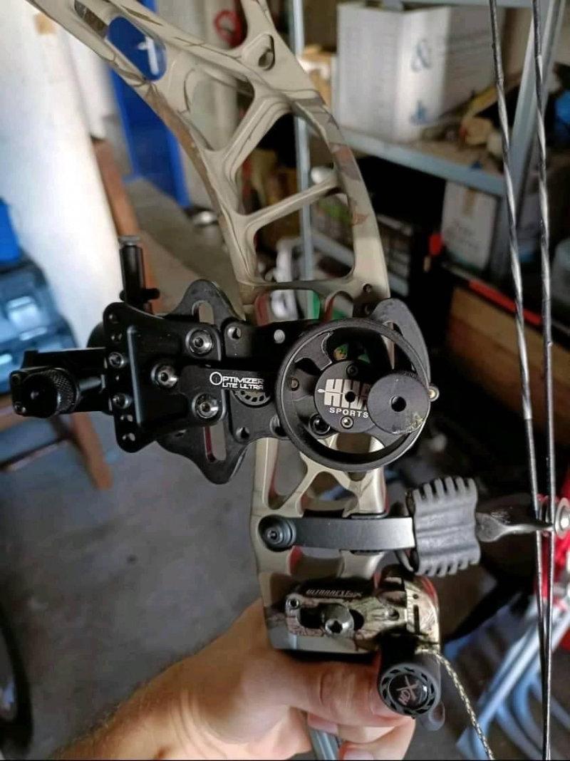 À vendre Realm SR6 de vitesse 352fps axe de 32 pouces allongement de 25,5 à 30, avec un tirage sans effort tension :50,60,70 LBS