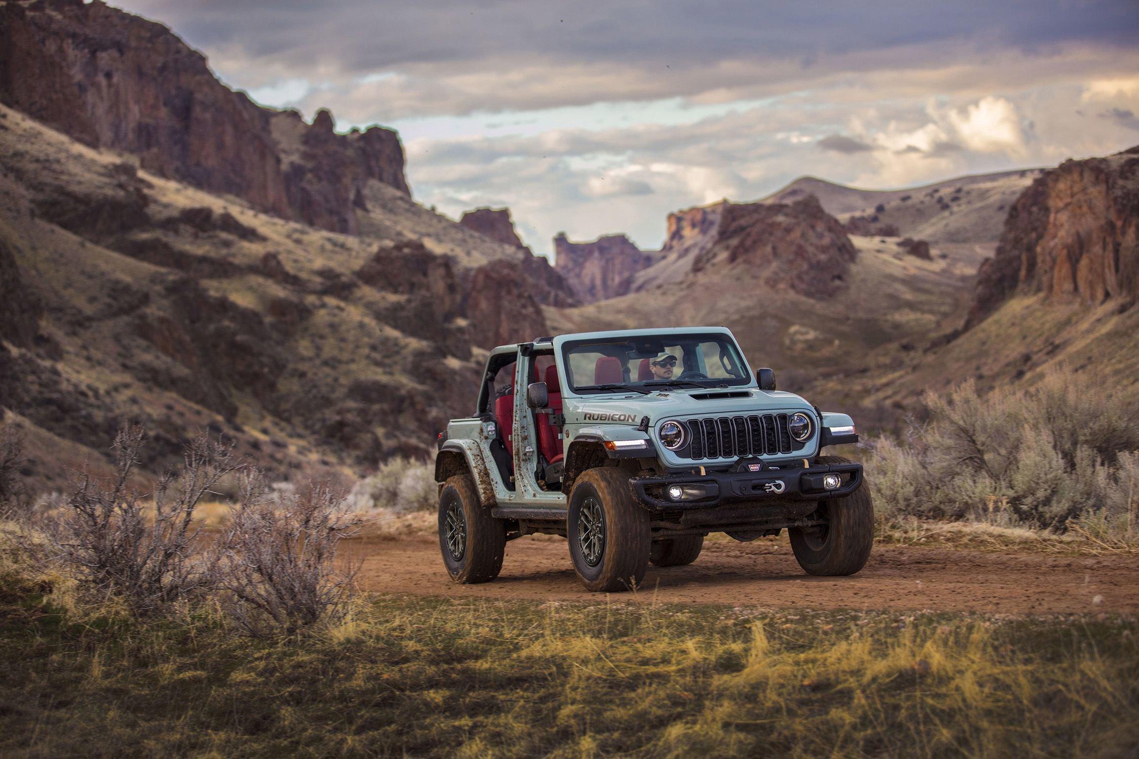 Jeep Wrangler er et terrængående køretøj fremstillet af det amerikanske firma Chrysler (en afdeling af Jeep).