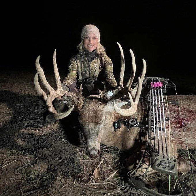 Congratulations to Tiffany of The Crush with Lee & Tiffany, who recently got her buck after he was MIA for over 4 weeks.