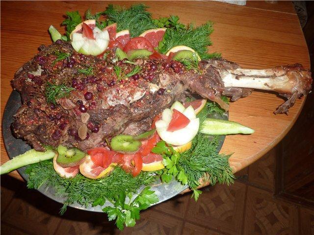 Кабанья лопатка запеченая в духовом шкафу