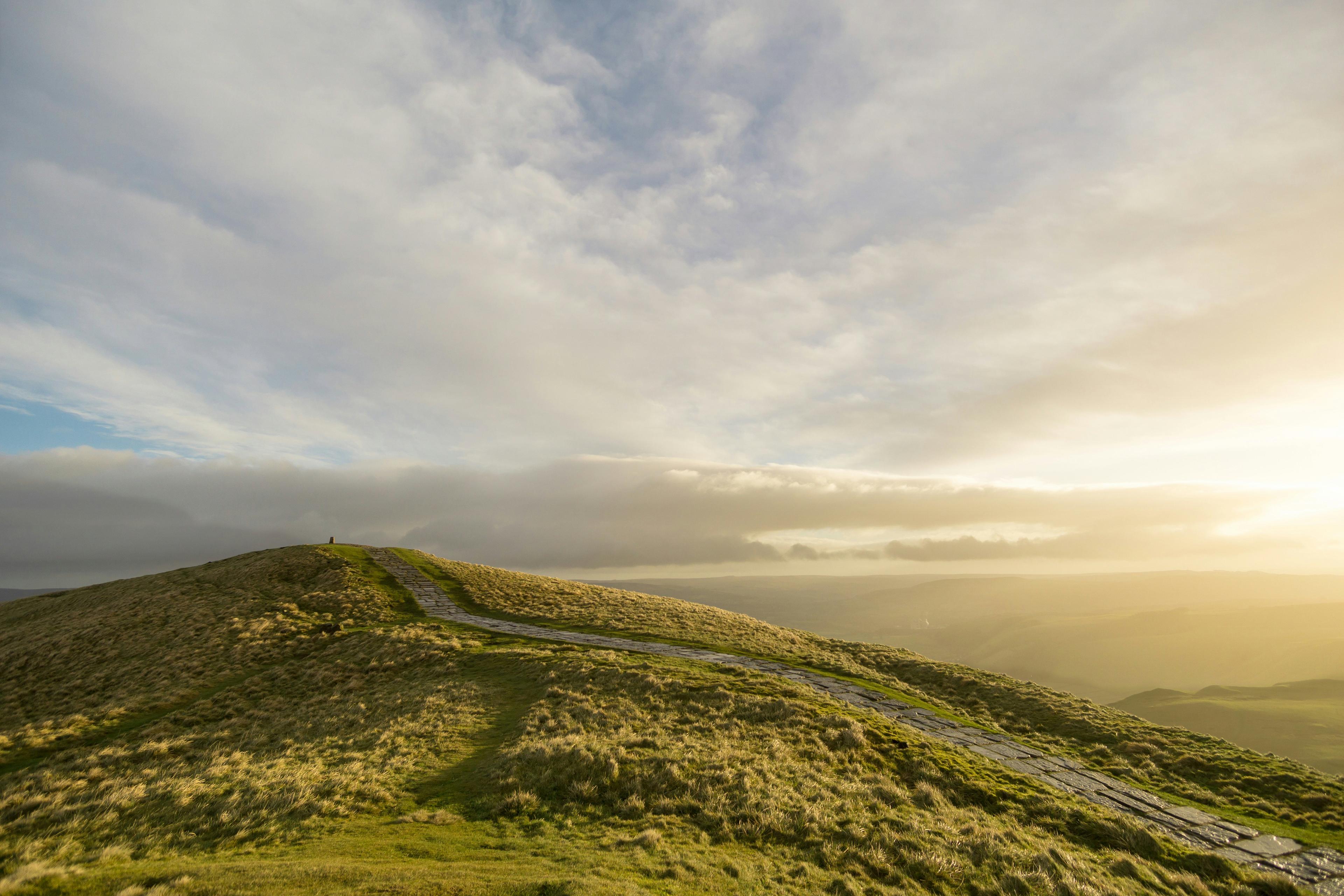 Hunting in Derbyshire, England: geography, types of hunting and hunting animals, hunting seasons and legislation in the region