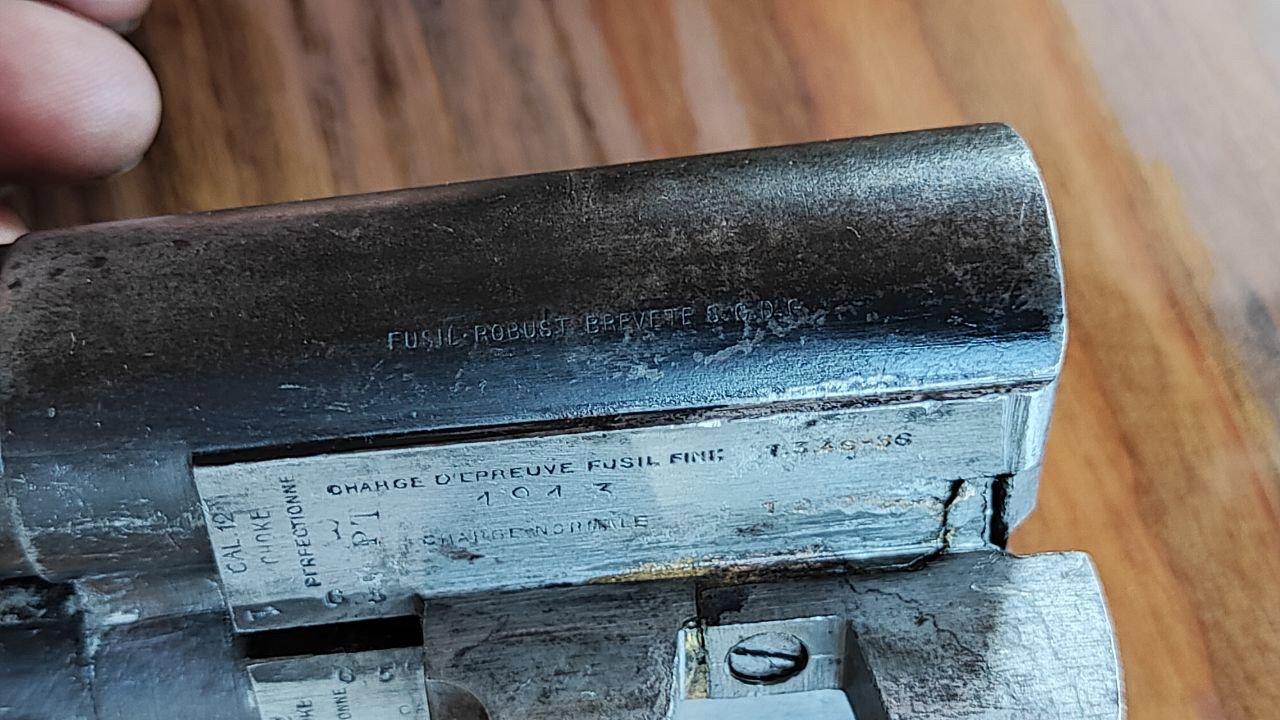 Review of the French shot gun, the ROBUST, manufactured in 1913, featuring a 12 gauge, English stock, and reinforced barrels.