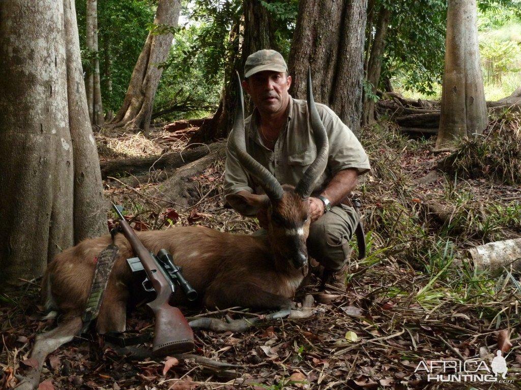 Hunting in Moyen-Ogooué, Gabon: Clubs and Laws, Geography and Demographics, Demographic and Cultural Features of Regions 