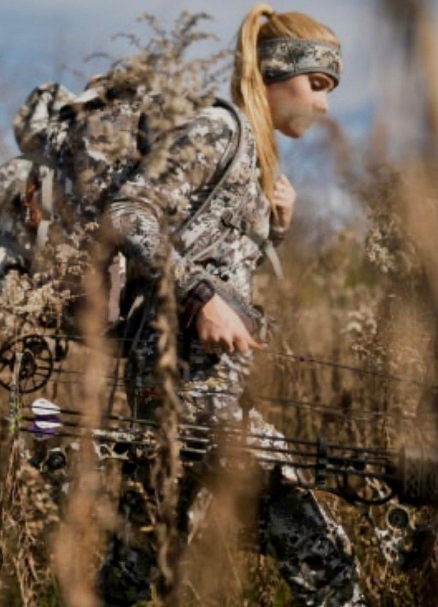 Sitka Gearは2005年にJason HairstonとJonathan Hartによって設立され、現代の高品質の狩猟服の緊急の必要性の実現から始まりました。