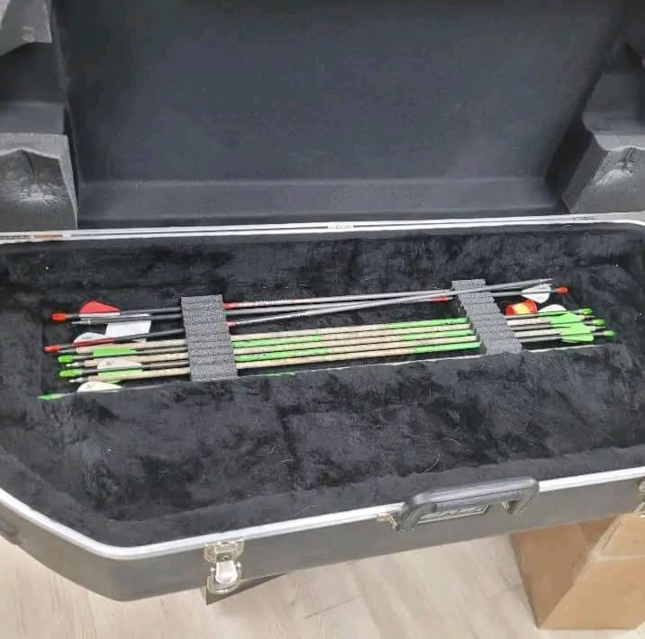 Mathews Halon 28/70 Compound Bow CAMO (Slightly Used) WITH SKB HARD CASE.