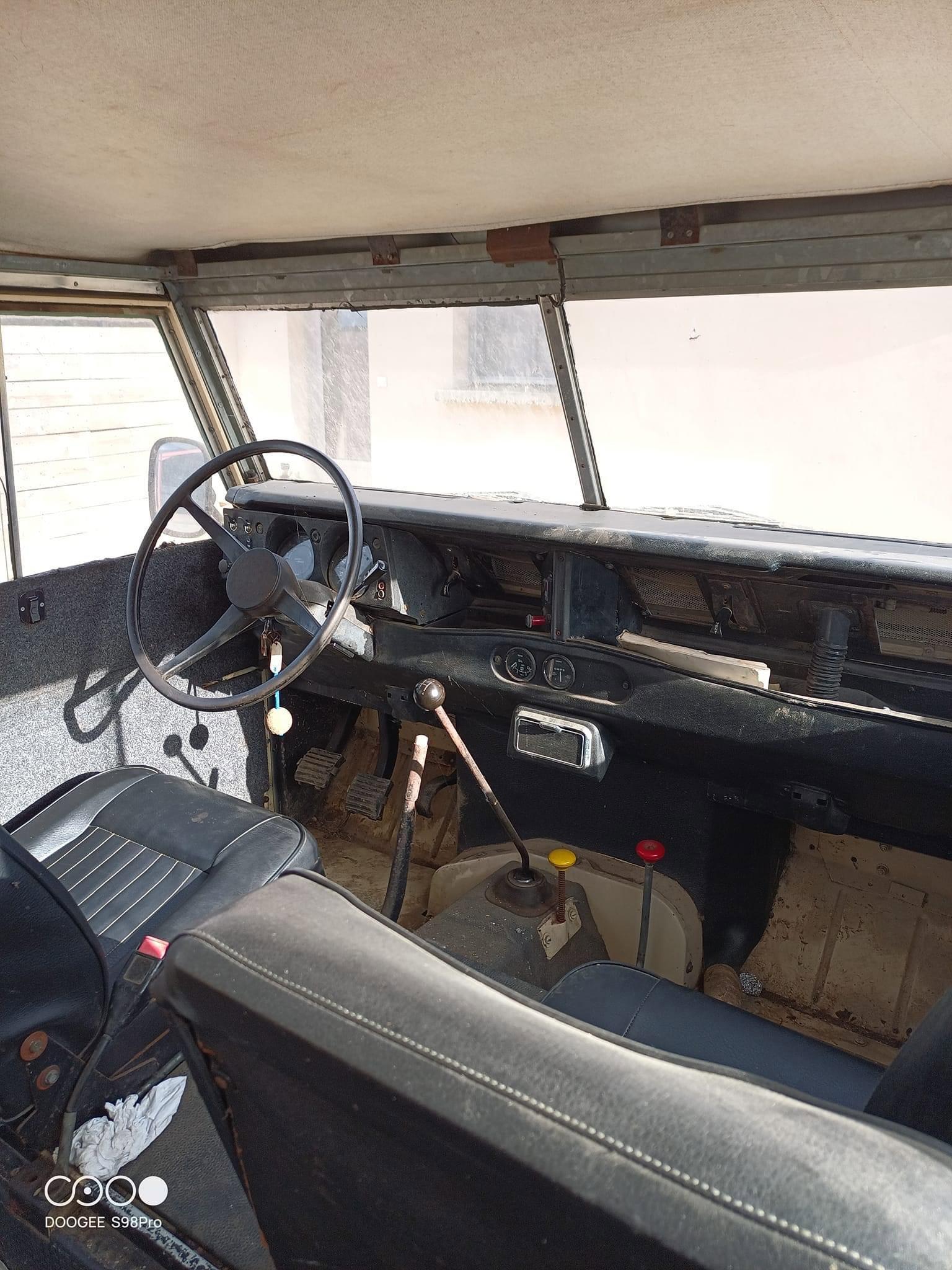 Bonjour, je vends mon Land Rover station wagon 109 série 3 de 1979.
