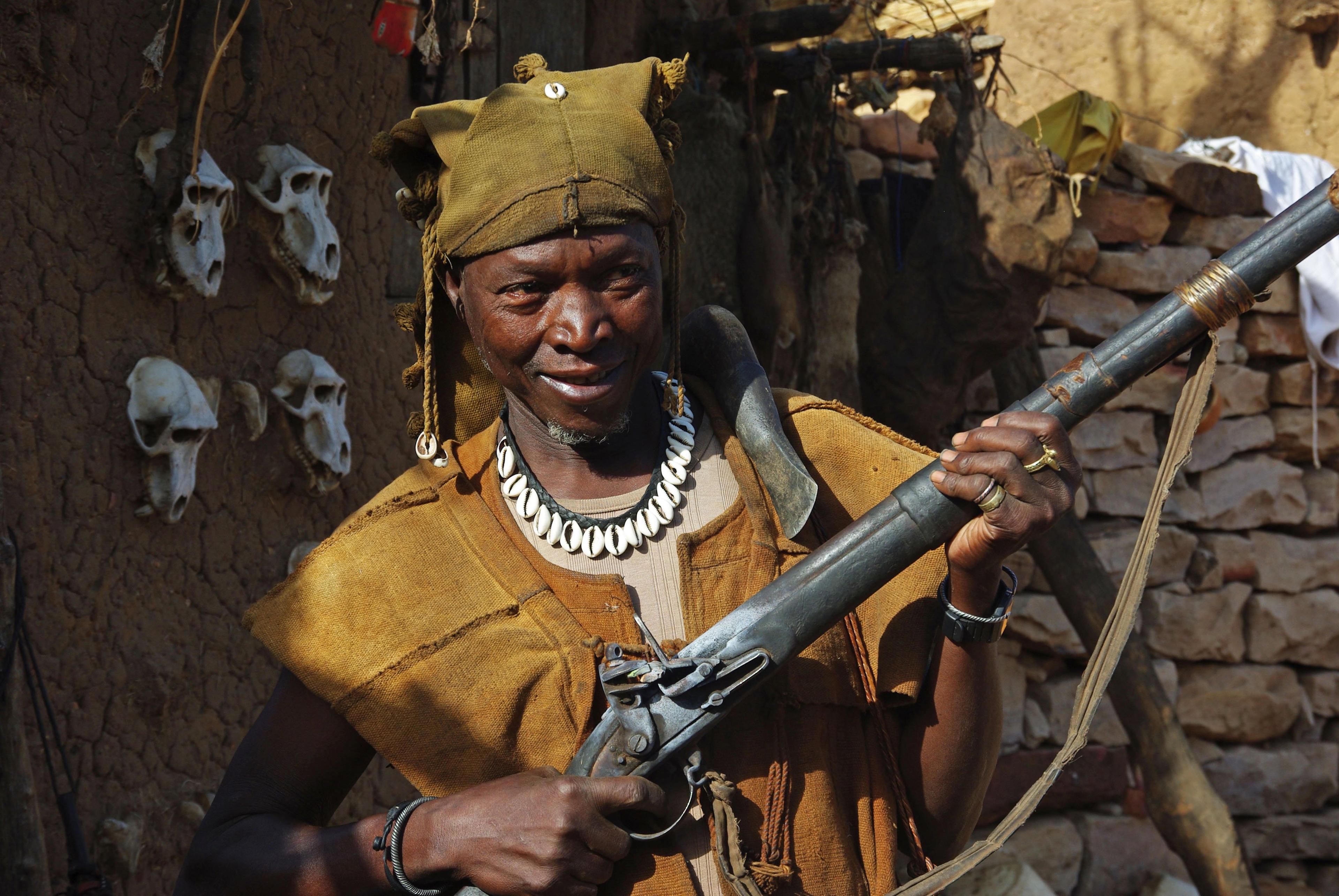 Dogon Hunters of the Bandiagara Escarpment: A Cultural Legacy Carved into Mali’s Cliffs and Savannas