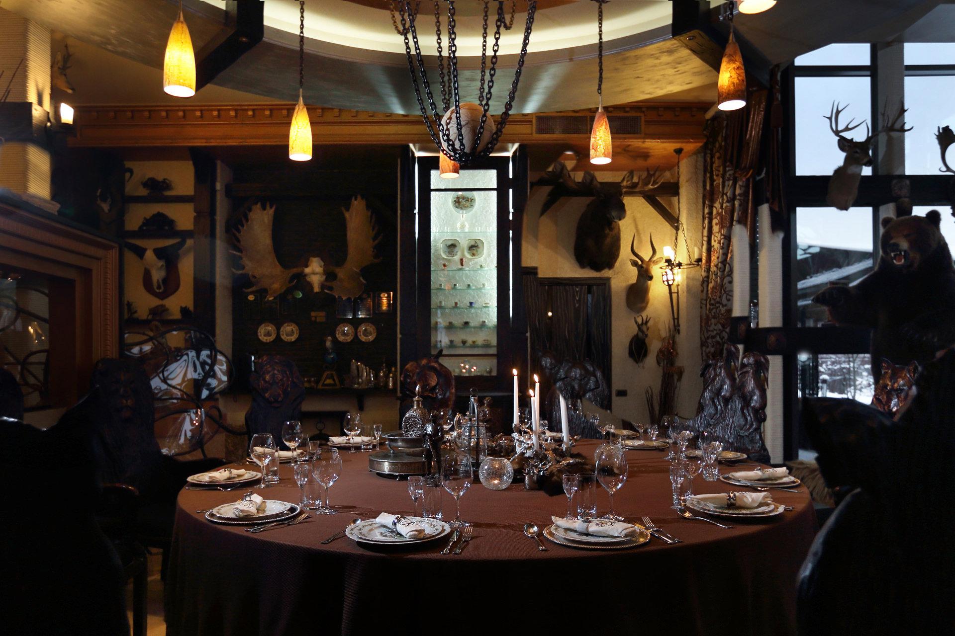 Stylish Home Interiors Featuring Hunting Trophies: Bears, Foxes, Deer, and Iconic African Wildlife