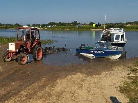 Браконьер вывозил уловы на тракторе