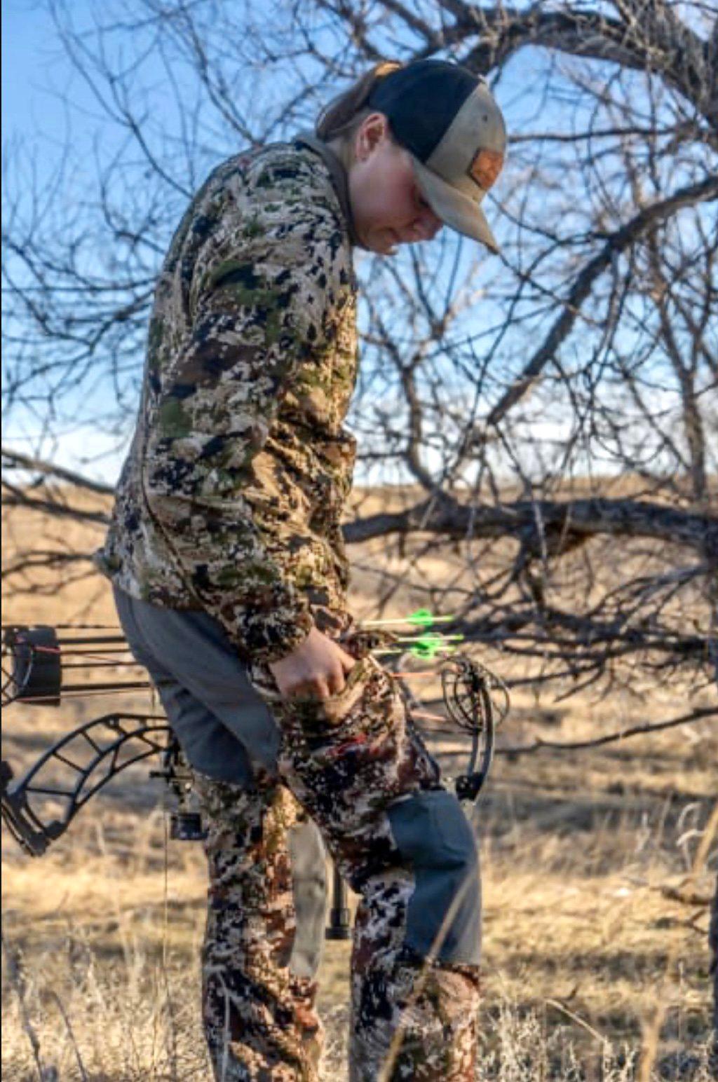 Sitka Gearは2005年にJason HairstonとJonathan Hartによって設立され、現代の高品質の狩猟服の緊急の必要性の実現から始まりました。