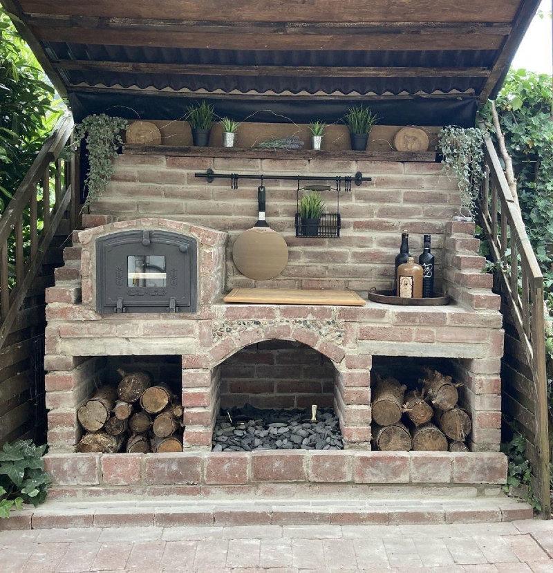 Now this is an outdoor kitchen!