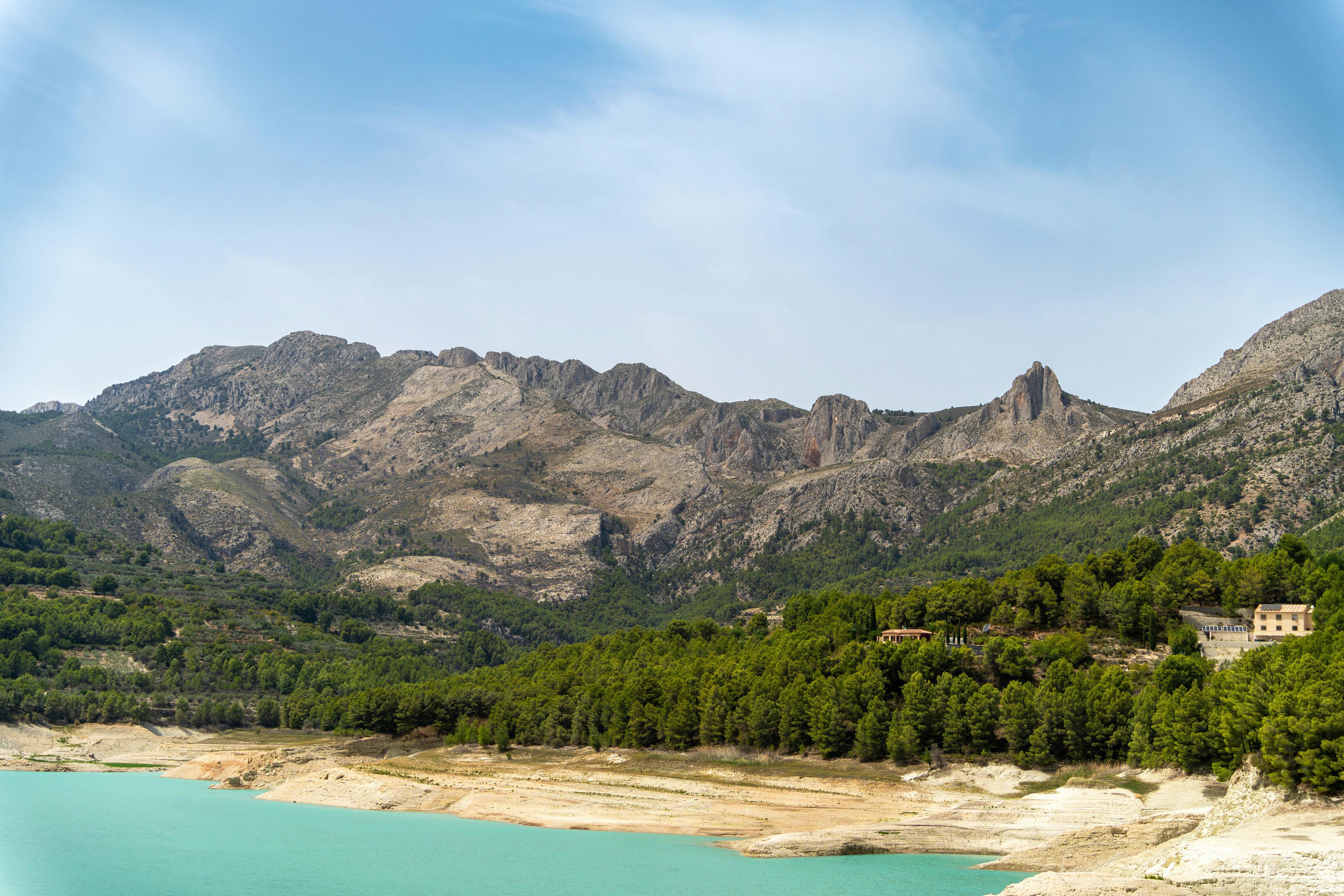 Ávila Cazando en España: Una Guía del Cazador sobre los Paisajes Salvajes de Castilla y León.