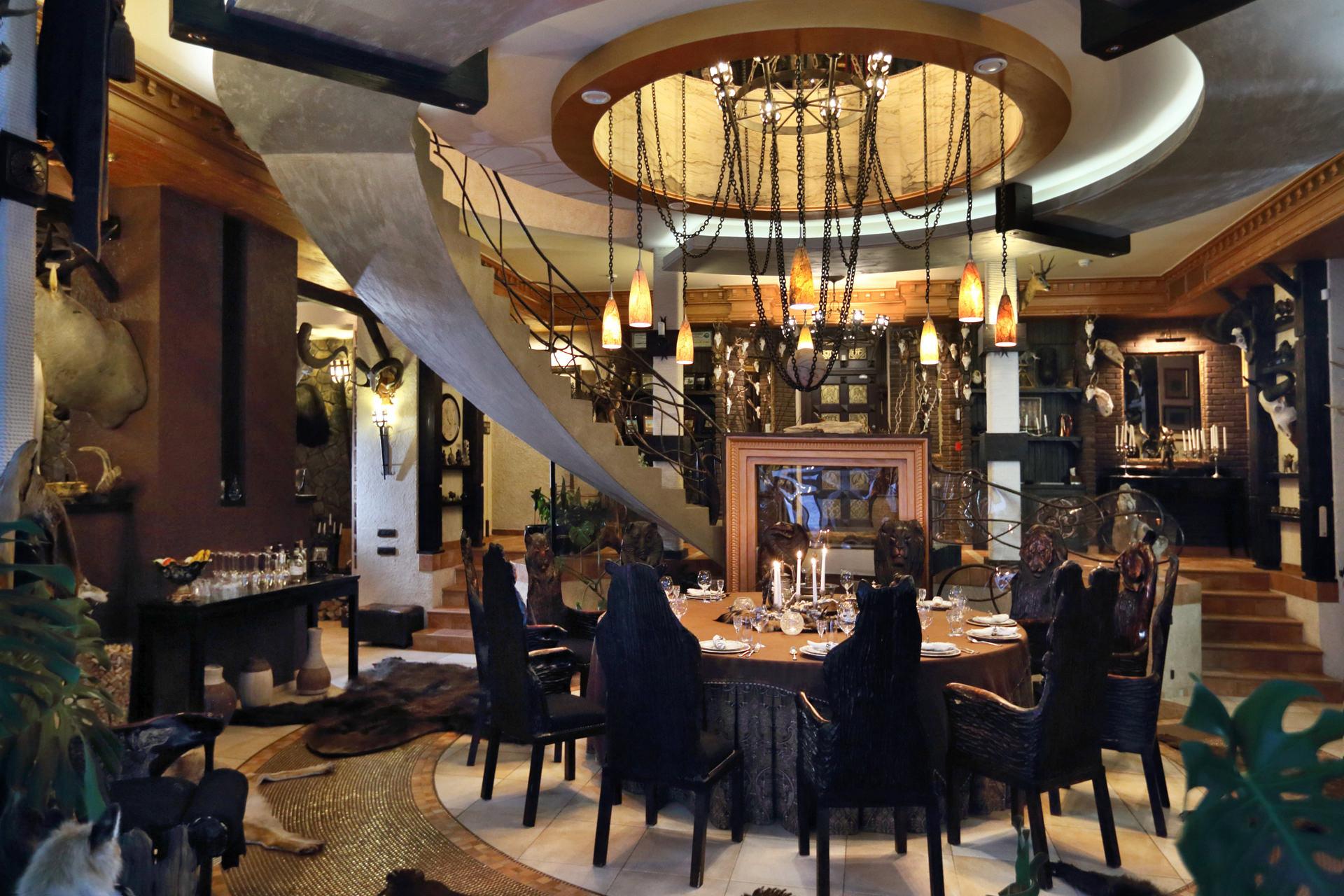 Stylish Home Interiors Featuring Hunting Trophies: Bears, Foxes, Deer, and Iconic African Wildlife