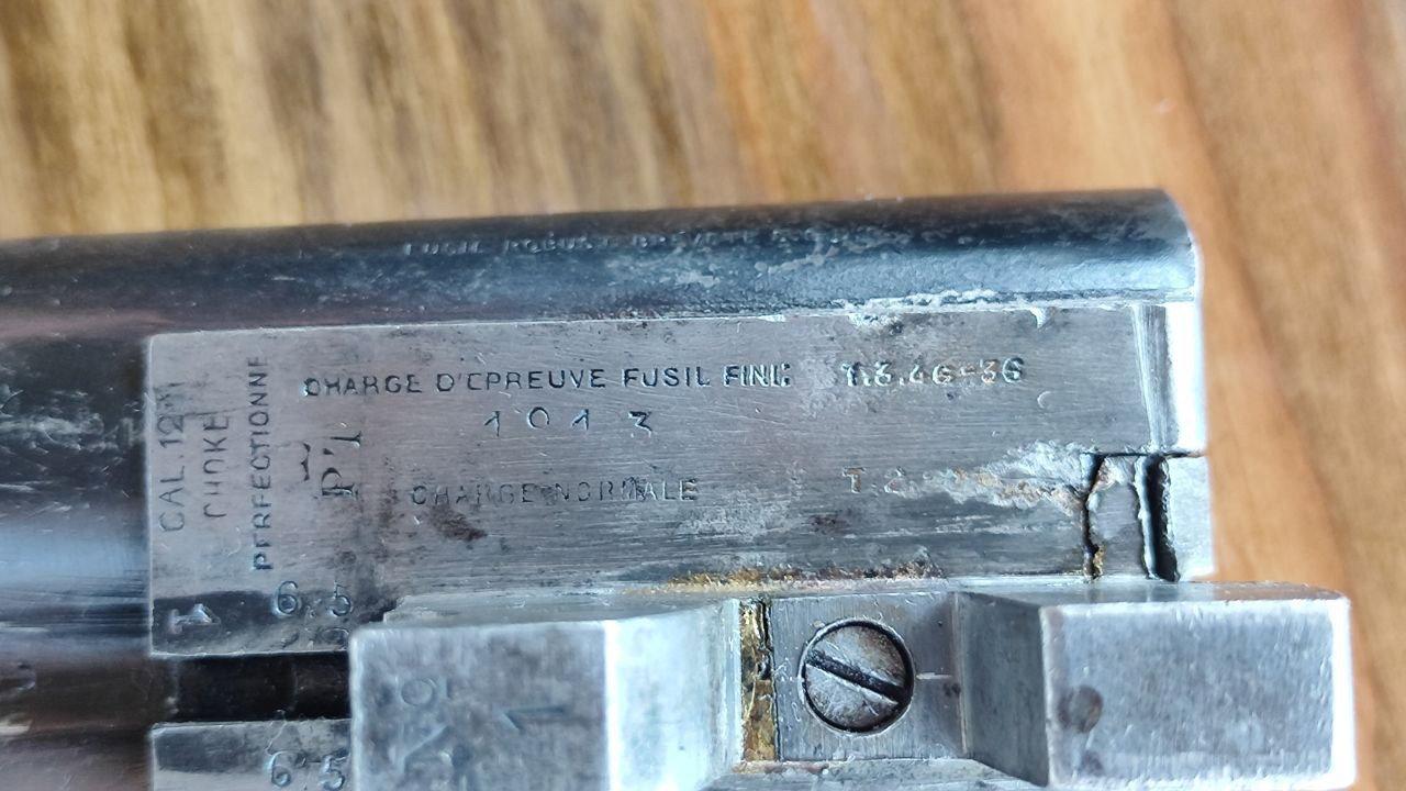 Review of the French shot gun, the ROBUST, manufactured in 1913, featuring a 12 gauge, English stock, and reinforced barrels.