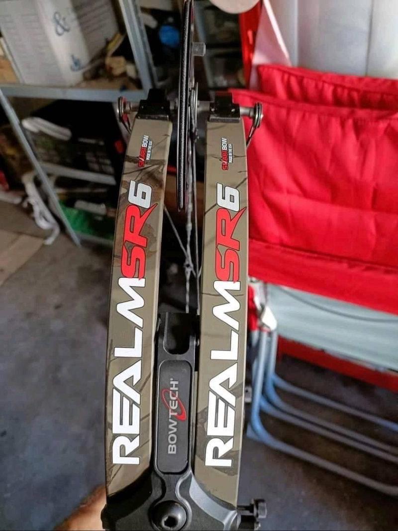 À vendre Realm SR6 de vitesse 352fps axe de 32 pouces allongement de 25,5 à 30, avec un tirage sans effort tension :50,60,70 LBS