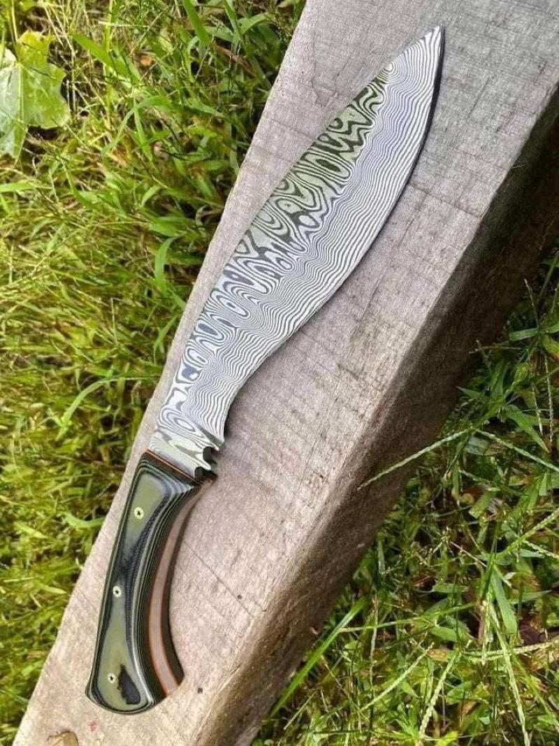 Customuze Beautiful demascus steel kukri knife with cover