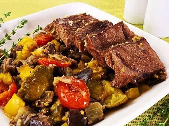 Кабан по-венски с овощами