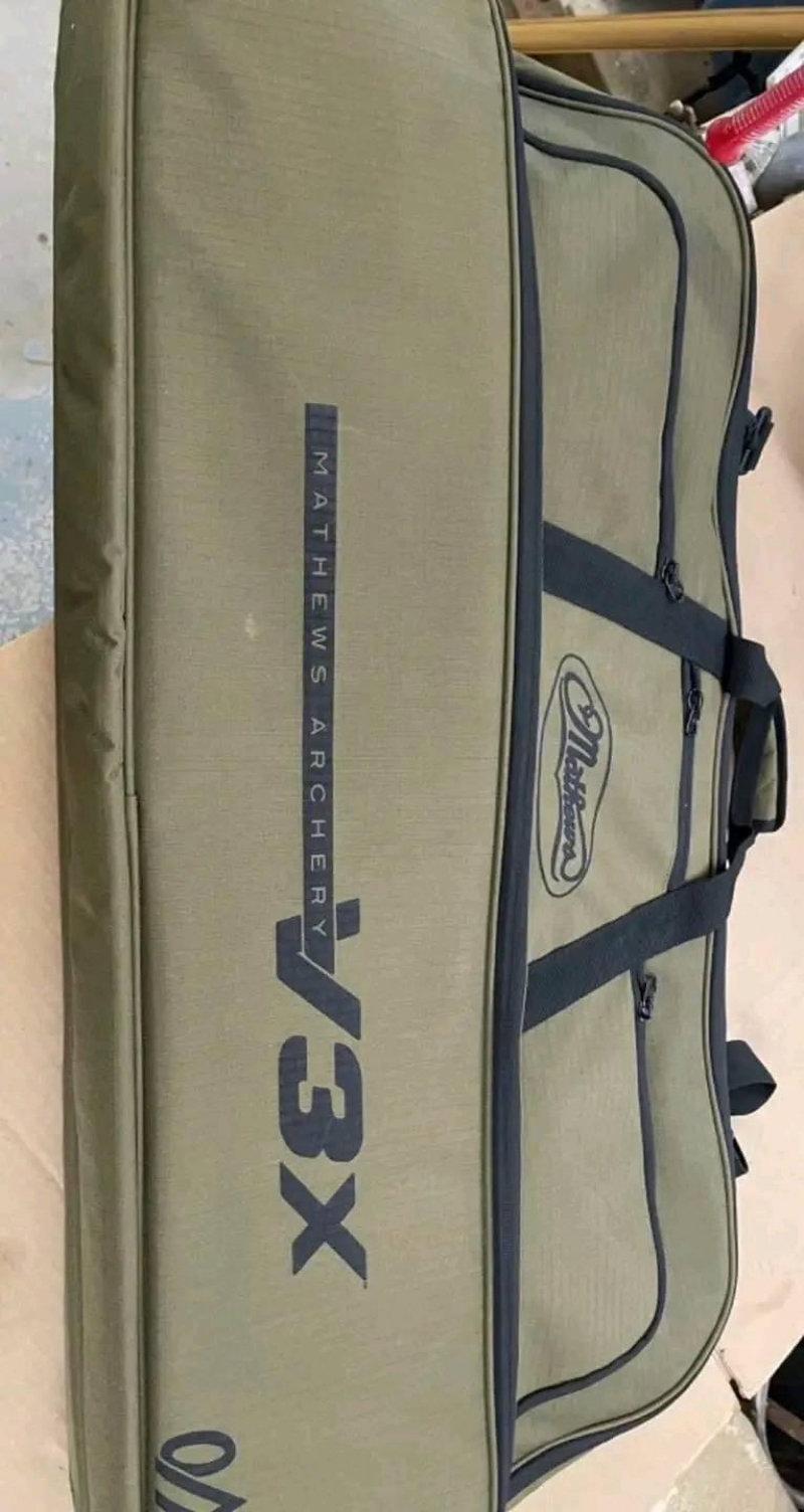 Used Mathews V3X 29 RH Compound Bow (ambush green) used for a season only