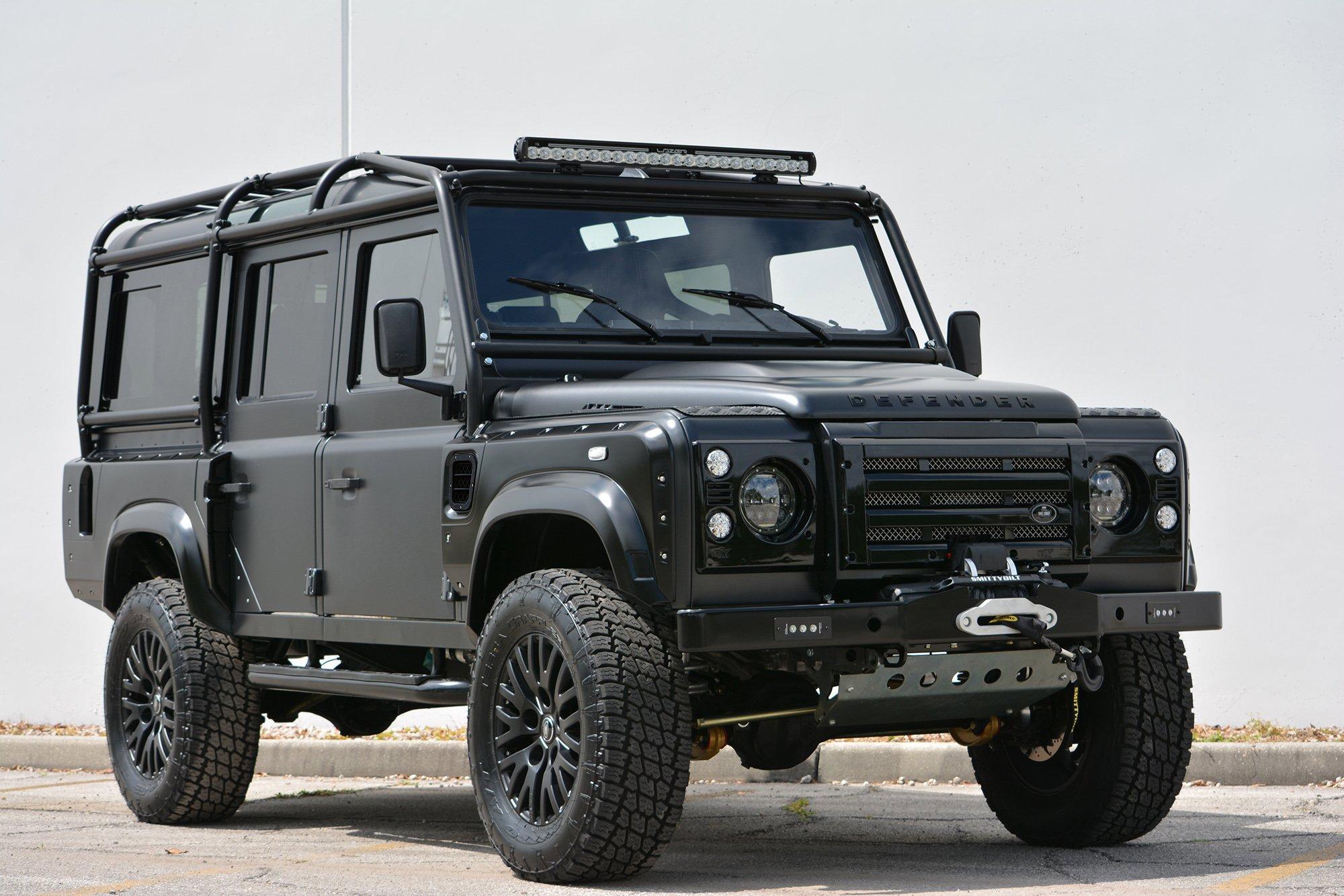 Land Rover Defender: Классика охотничьего внедорожника