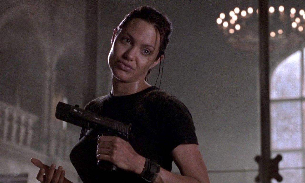 Det blev skabt af Toby Gard og dukkede først op i spillet Tomb Raider, udgivet i 1996.
