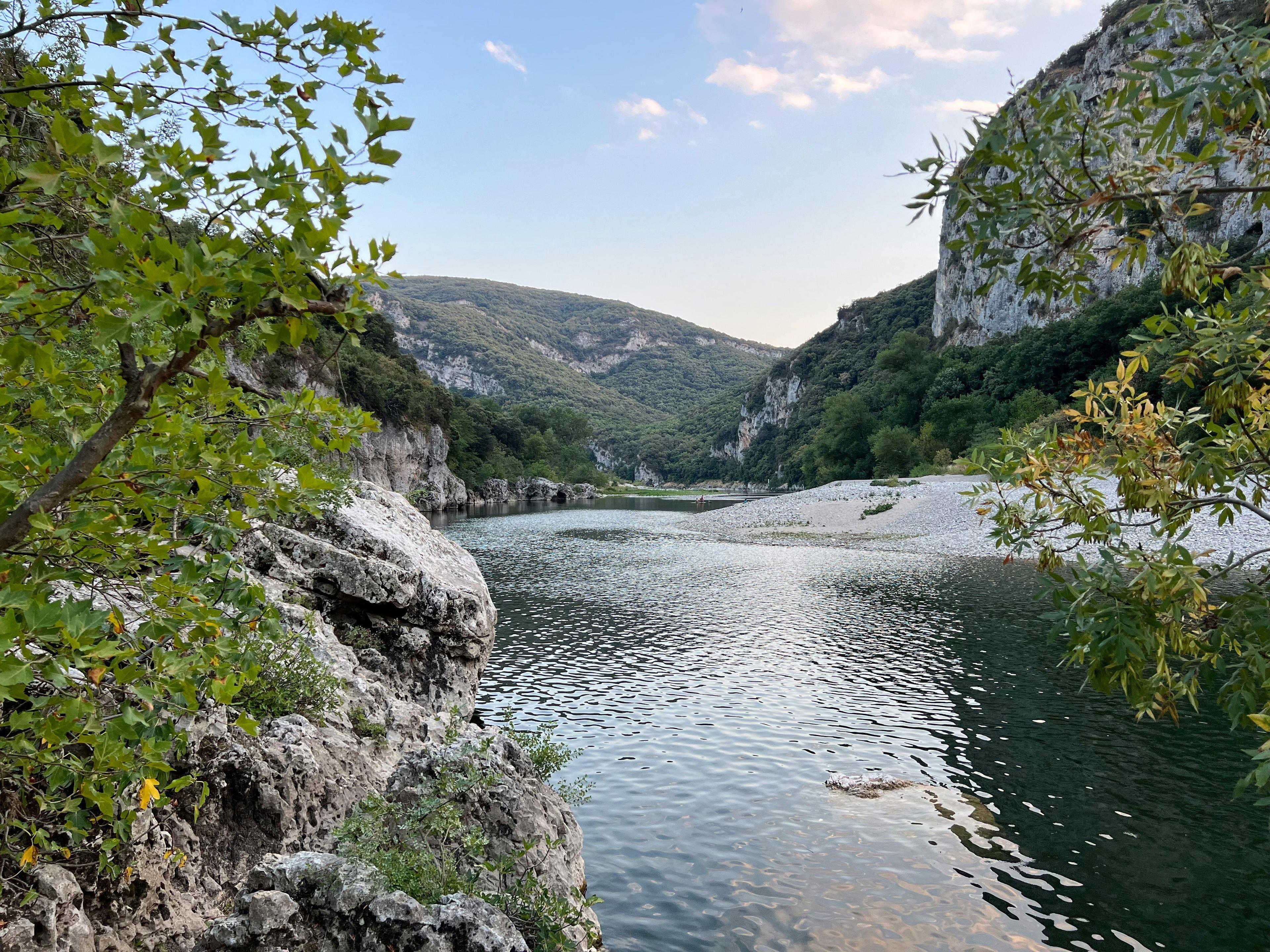 L’Univers de la Chasse en DORDOGNE: Nature sauvage, démographie des chasseurs, saisons de chasse et patrimoine culturel